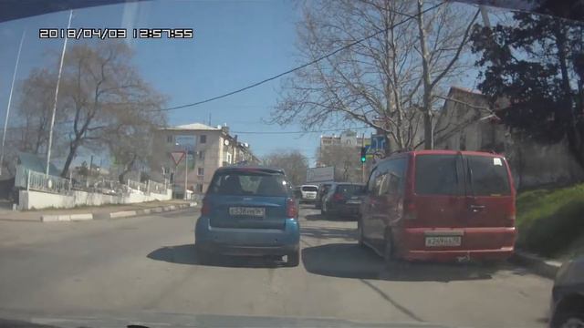 Севастополь 03.04.2018 г. Движение по полосам. Зачем устанавливать знак направления по полосам? смотреть онлайн