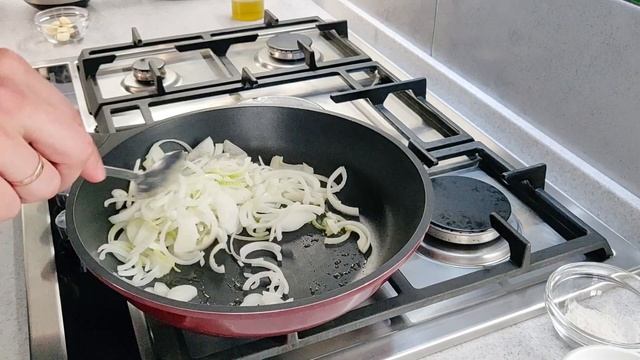 Овочеве РАГУ З КАБАЧКІВ. Ніжне і водночас дуже смачне і ароматне. Детальний покроковий рецепт смотреть онлайн