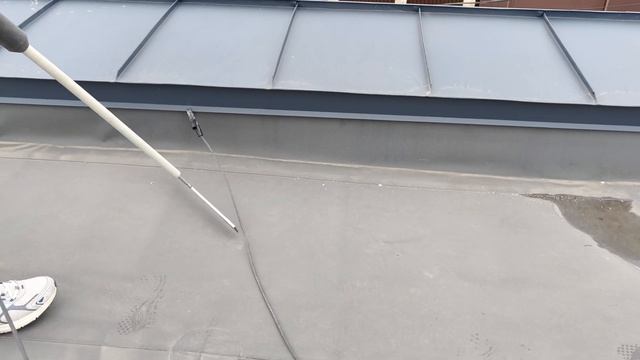 Проверка качества плоской ПВХ кровли при помощи прибора Изотест, проверка током высокого напряжения смотреть онлайн