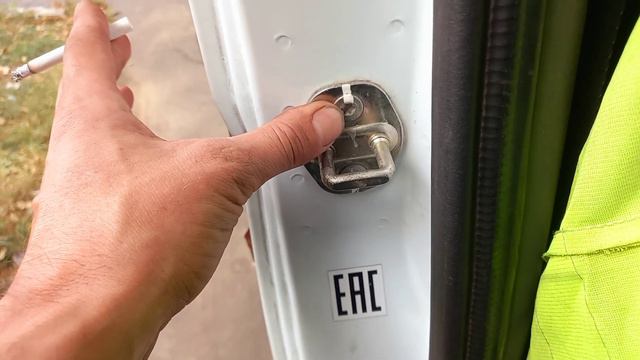 МАЛО КТО ЗНАЕТ ДЛЯ ЧЕГО ЭТИ МЕТКИ НА БОЛТАХ АВТОМОБИЛЯ смотреть онлайн