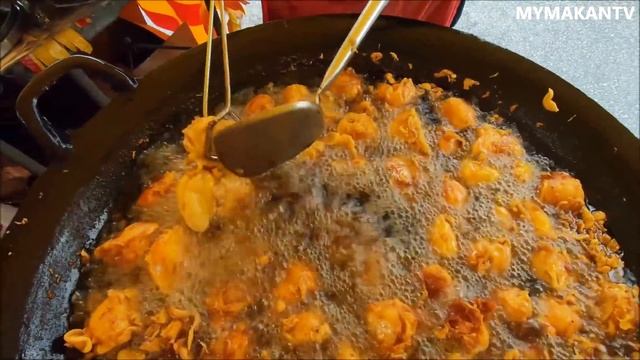 MALAYSIAN STREET FOOD - Fried Honey Jackfruit | Cempedak Madu King, Kuala Lumpur смотреть онлайн