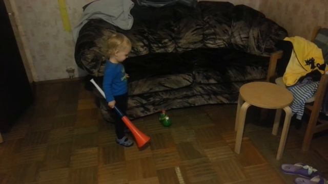 Гриша играет в футбол с дудкой смотреть онлайн