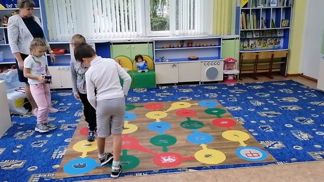Игра малой подвижности "Волшебные круги!" смотреть онлайн