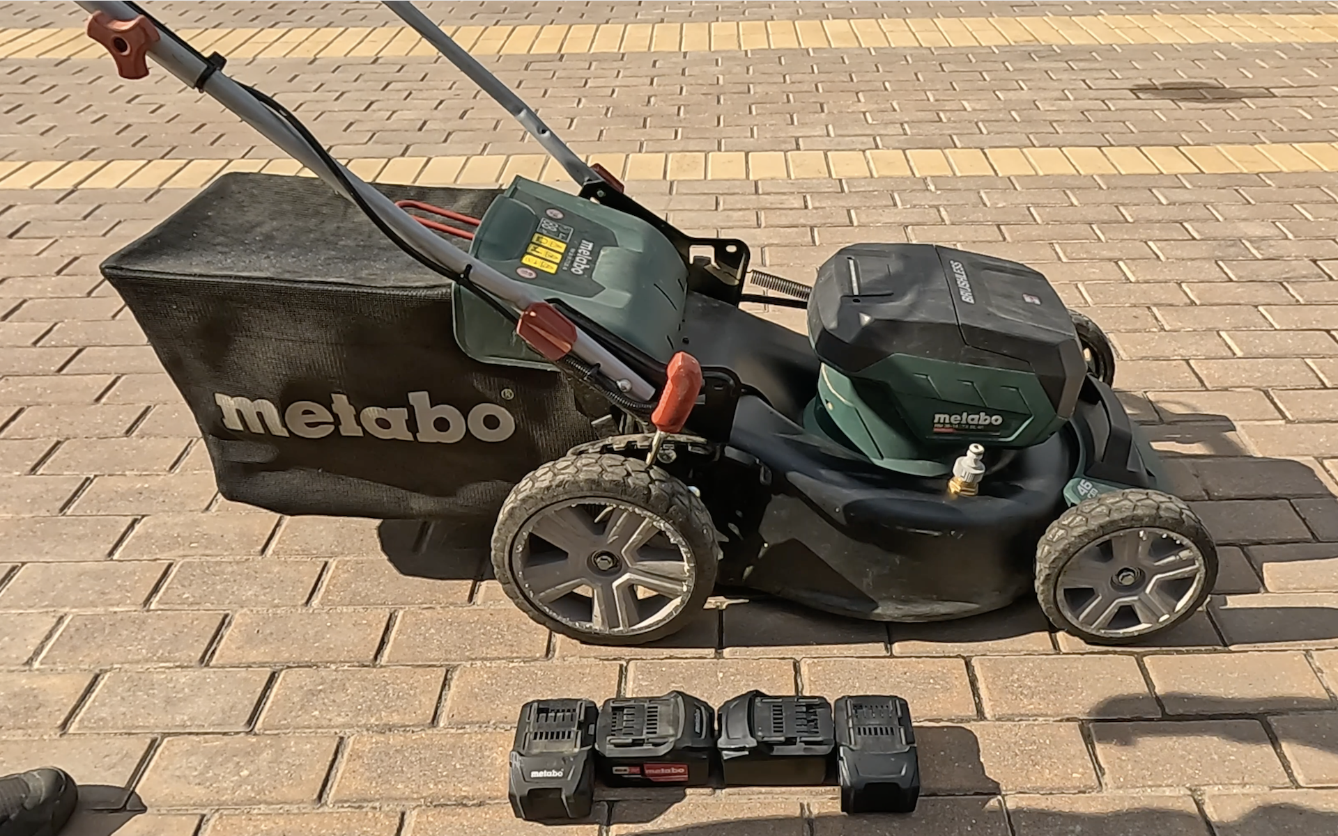 METABO RM36-18 LTX BL46 обзор (отзыв) газонокосилки + лайфхак для неоригинальных АКБ. смотреть онлайн