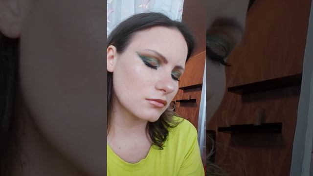 Летний, зелено-рыжий макияж??? смотреть онлайн
