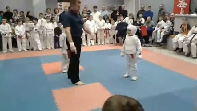 Кёкусинкай каратэ первенство г. Сызрани . Я красный смотреть онлайн