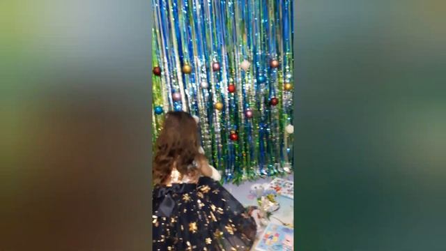Новогодние подарки не заканчиваются смотреть онлайн