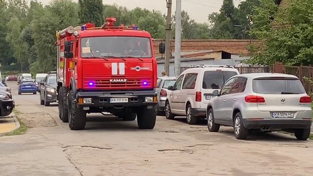 State emergency service vehicles with blue lights смотреть онлайн