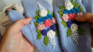 Варежки с вышивкой . Готовые работы к сезону .