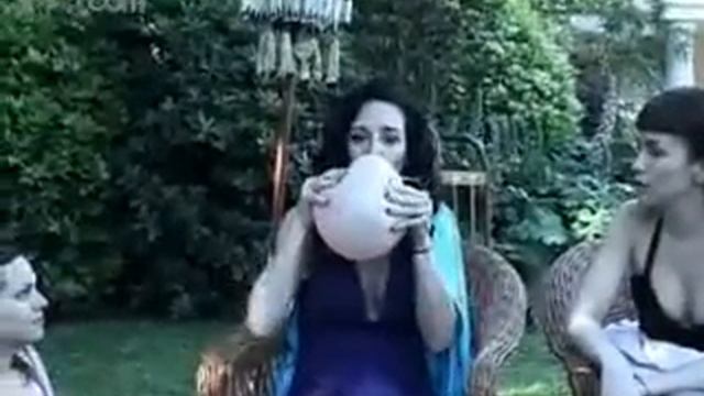 Valeria and Naty with balls смотреть онлайн