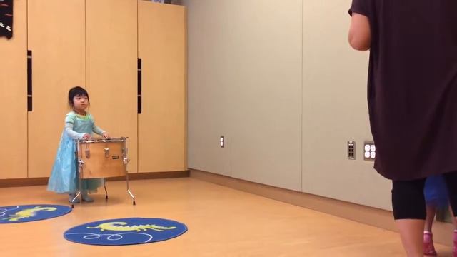 Halloween Music Class Dragon Suit смотреть онлайн