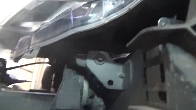 Как снять переднюю фару и поменять в ней лампы, Opel Astra J, GTC. смотреть онлайн