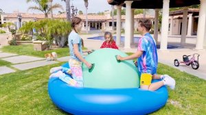 Настя и Мия показывают школьные правила | Веселые поучительные истории от Мии Насти и Артема