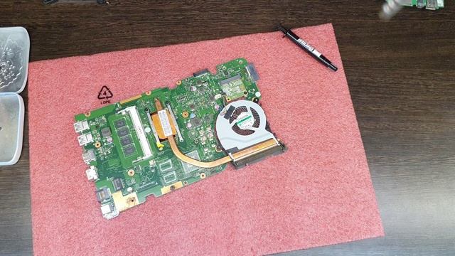 Новый проектAsus x555 греется ноутбук. как разобрать. как почистить. The laptop is heating up. смотреть онлайн