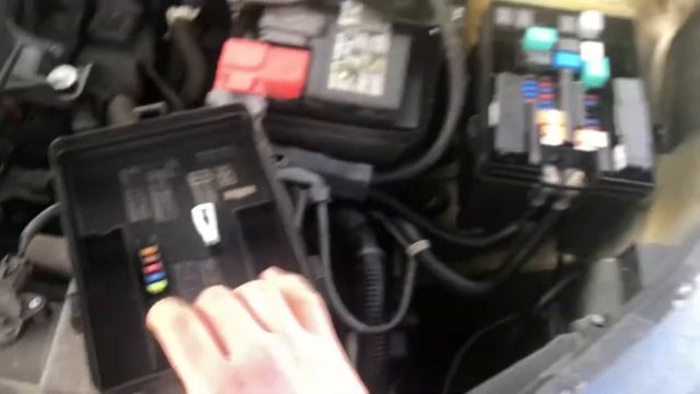 The fuse box location on a 2018 Honda CR-V смотреть онлайн