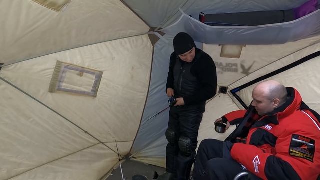 МОРСКАЯ ЗИМНЯЯ РЫБАЛКА СО ЛЬДА / ЭВАКУАЦИЯ РЫБАКОВ / SEA WINTER FISHING FROM ICE смотреть онлайн