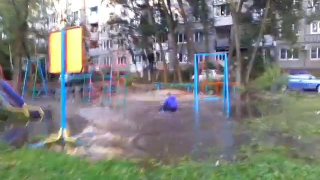 Пацан не знал что лужа сильней его смотреть онлайн