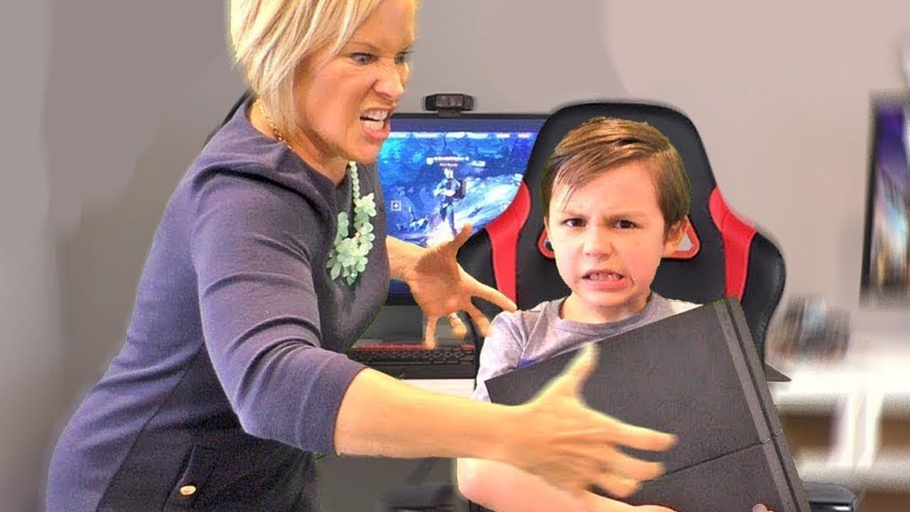 ПСИХОВАННАЯ МАМА УНИЧТОЖИЛА PS4 ИЗ-ЗА ФОРТНАЙТ! смотреть онлайн