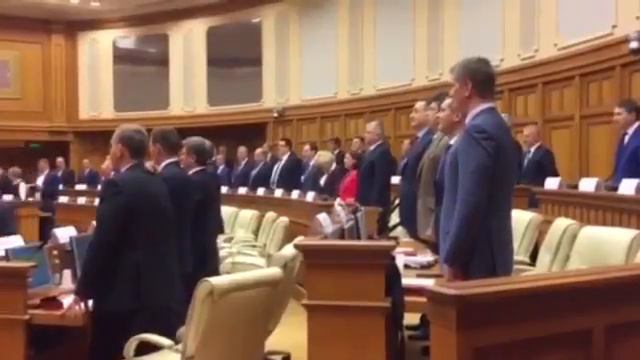 Депутаты Мособлдумы исполнили гимн акапельно смотреть онлайн