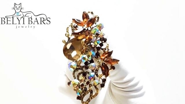 Большая брошь на пальто смотреть онлайн