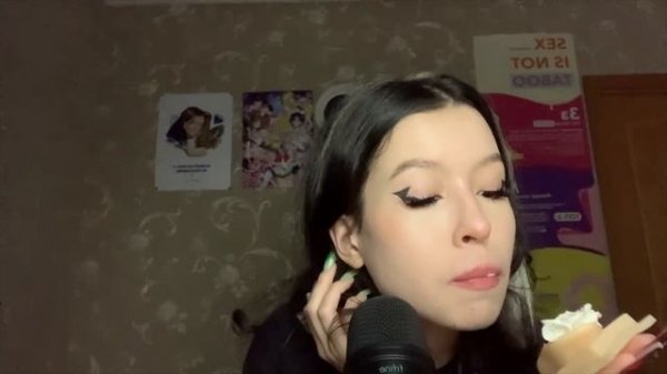 ASMR Ear Licking & Eating with whipped cream | Nibbling | mouth sounds | АСМР Ликинг, взбитые сливк