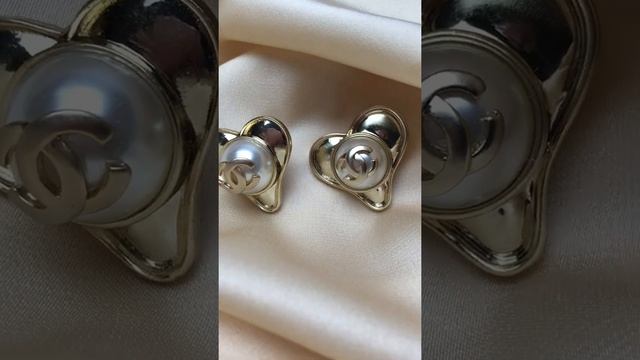 Серьги Chanel Шанель в форме сердца с жемчугом 1 смотреть онлайн