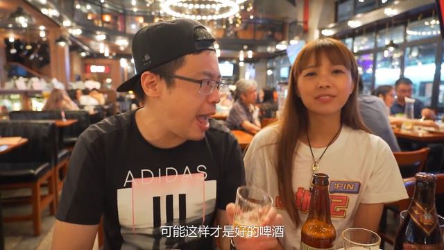 忙完一天的工作，晚上來這個江邊碼頭喝幾杯啤酒，吹一下風，挺爽的！ 【品城記】 смотреть онлайн