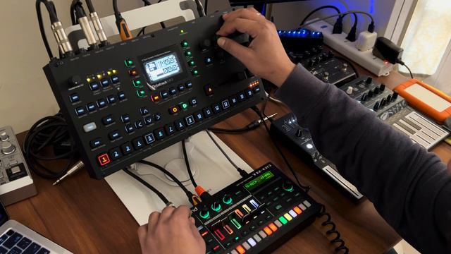 Dawless techno groove w/ Octatrack Microfreak TR6S смотреть онлайн