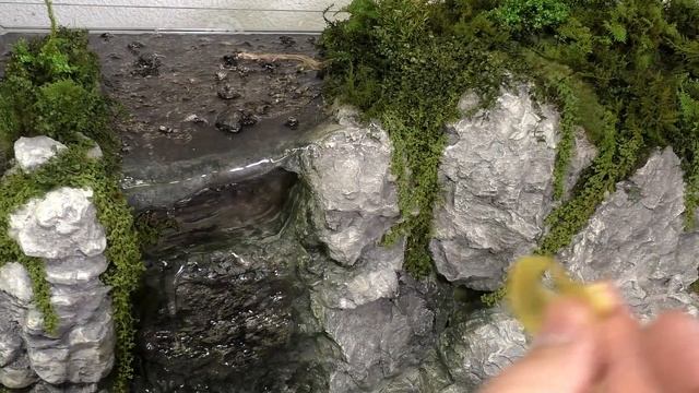 Realistic Waterfall with Bell UH1 / Realistischer Wasserfall in scale 1:48 смотреть онлайн