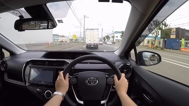 【Test Drive】2017/2018 New TOYOTA AQUA (Prius C) CROSSOVER - POV City Drive