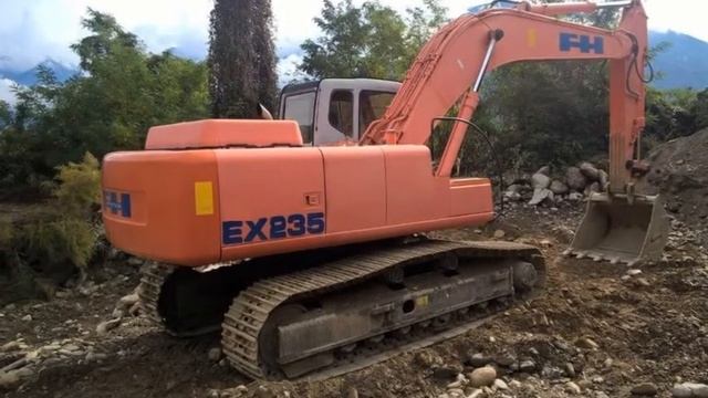 FIAT HITACHI EX 235 смотреть онлайн