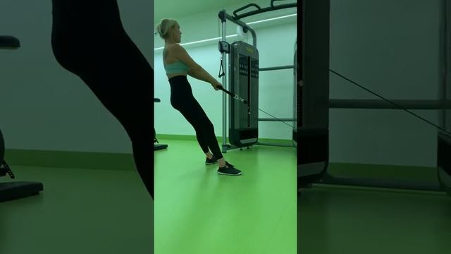 ТАЗОДОМИНАНТНЫЕ ПРИСЕДАНИЯ В КРОССОВЕРЕ смотреть онлайн