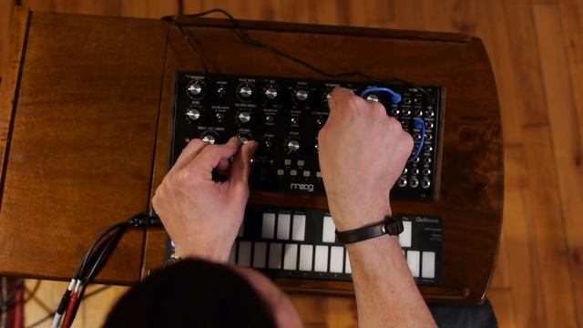 Moog Mother-32 Semi-Modular Synthesizer | Reverb Demo Video смотреть онлайн