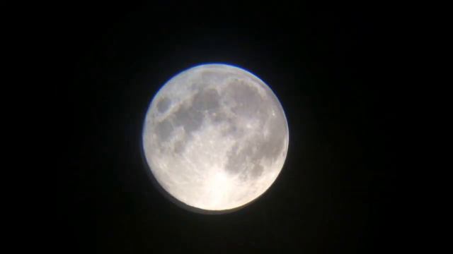 Foto della LUNA con skywatcher 70/900 смотреть онлайн