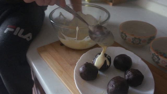 Готовлю шоколадные шарики Очень просто и Очеень Вкусноо! Chocolate balls. Little Chef. смотреть онлайн