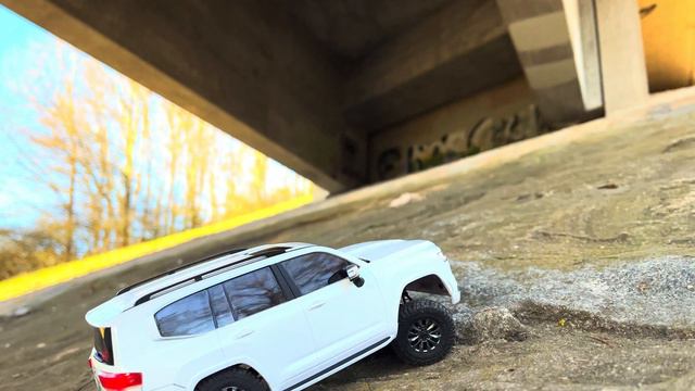 Kyosho Mini Z 4x4 Toyota LC 300 - inner fender installed смотреть онлайн
