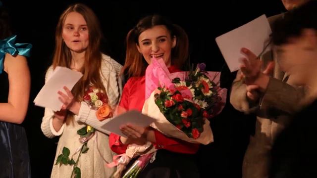 На виставі "Синій птах" у друзів Молодіжного театру "Мельпомена" смотреть онлайн