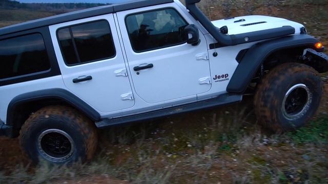 Испытание нового Jeep Wrangler Rubicon JL
