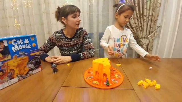 Настольная игра КОТ И МЫШИ.Убеги от кота и собери сыр.Видео для детей.Игра для детей. смотреть онлайн