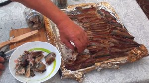 Шпроты из салаки.Вкус бесподобный.Только прикоптить Шпроты в автоклаве.Это-занимательно.Сделай сам.