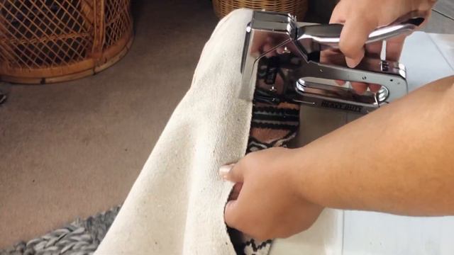 DIY KILIM RUG OTTOMAN | 5 BELOW HACK | Quick Thrift Flip смотреть онлайн