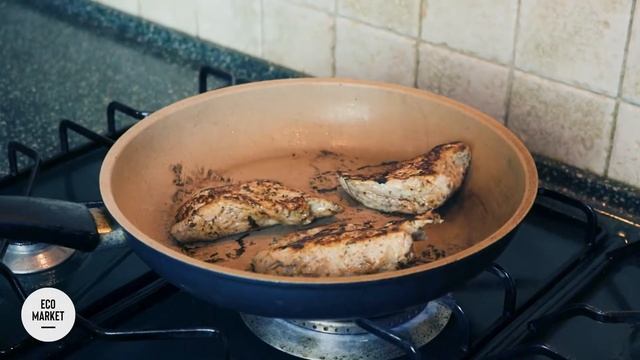 РЕЦЕПТ ДИЕТИЧЕСКОГО СТЕЙКА ИЗ ИНДЕЙКИ И ЛЕГКИЙ САЛАТ ОТ ШЕФ-ПОВАРА ECOMARKET.RU смотреть онлайн