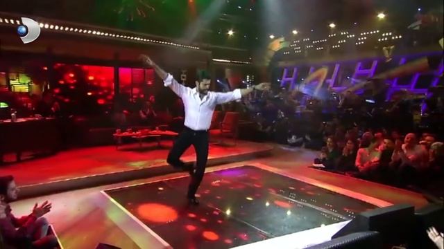 Burak Özçivit'den  Muhteşem Zeybek Dansı - Beyaz Show