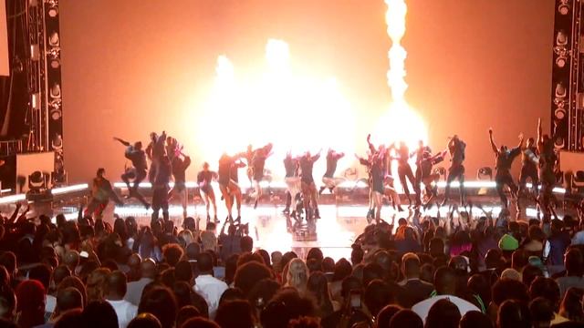 Cardi B & Offset In FIRE “Clout” & “Press” Performance At The BET Awards! | BET Awards 2019