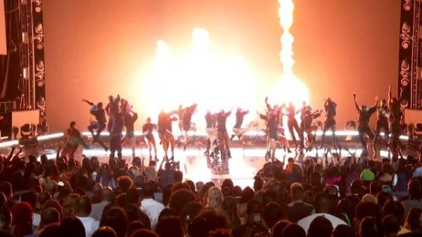 Cardi B & Offset In FIRE “Clout” & “Press” Performance At The BET Awards! | BET Awards 2019