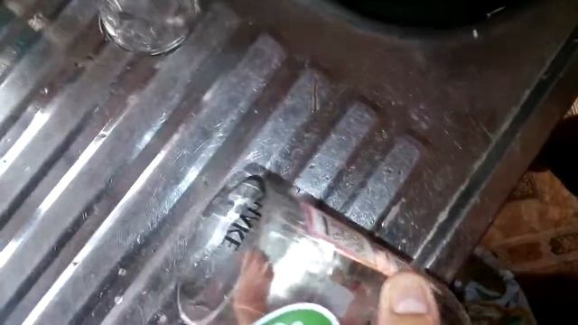 Разрезаем стеклянную бутылку ниткой и огнём. смотреть онлайн