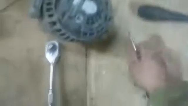 Замена щёточного узла, щёток генератора Mercedes C350 2007 года. 272 двигатель.