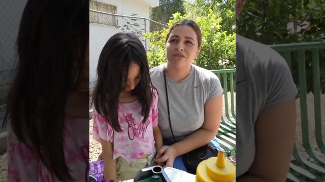 Millonario pone a prueba a niña por un plato de comida y le regala un fajo de billetes 😱♥ смотреть онлайн