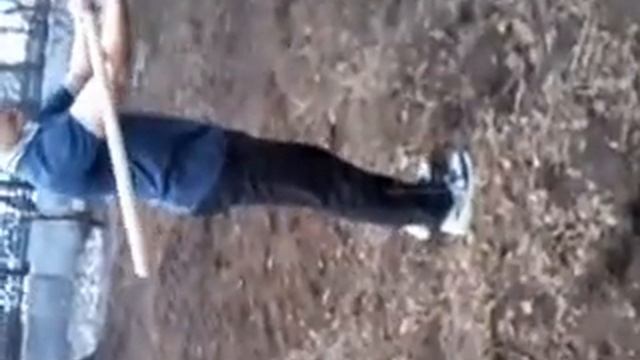 Циркач Кирилл рядом с граблями смотреть онлайн