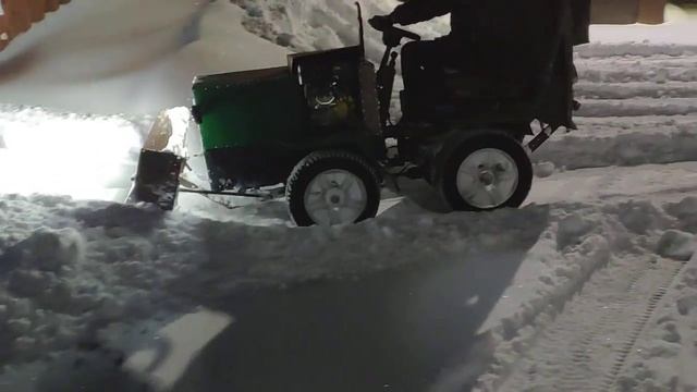 Самодельный минитрактор переломка 4х4 уборка снега смотреть онлайн